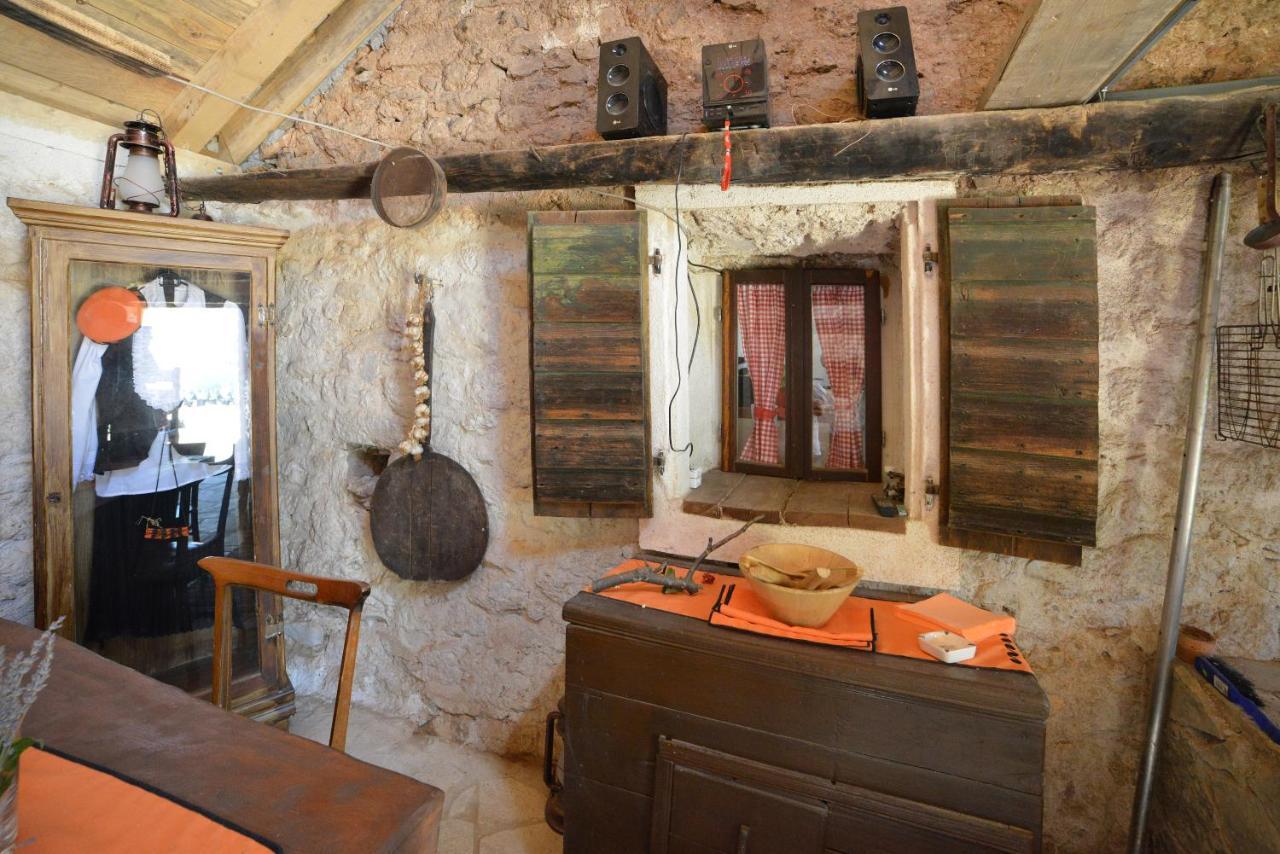 Villa Kuca Za Odmor Joko I Jeka à Bogatić Extérieur photo