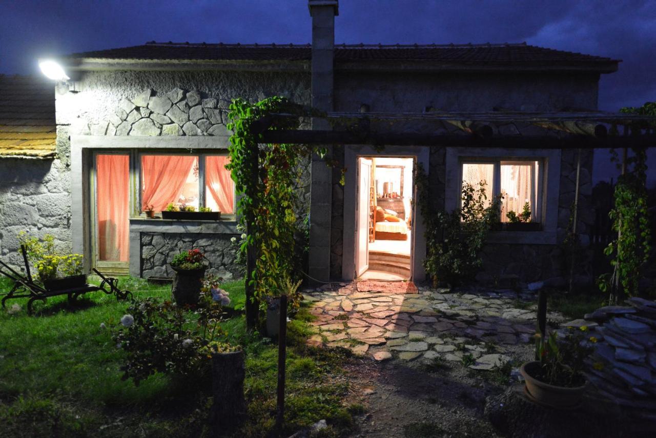 Villa Kuca Za Odmor Joko I Jeka à Bogatić Extérieur photo