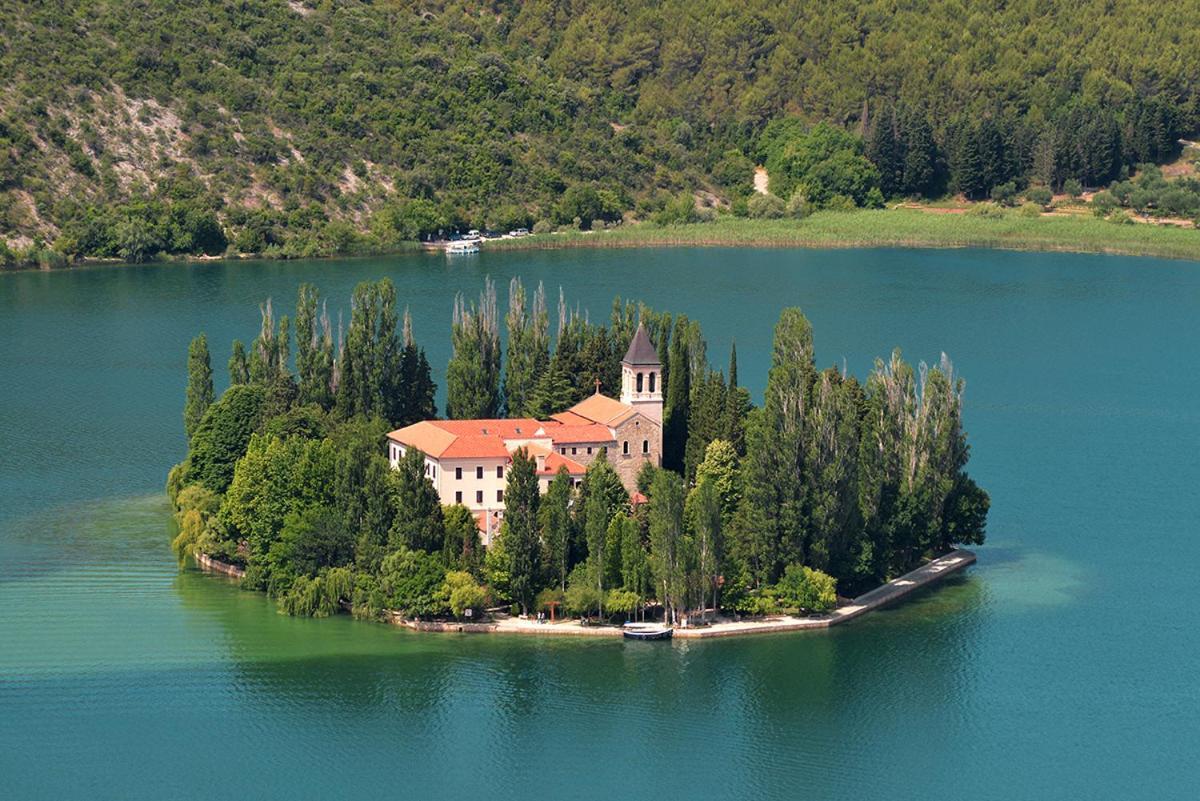 Villa Kuca Za Odmor Joko I Jeka à Bogatić Extérieur photo