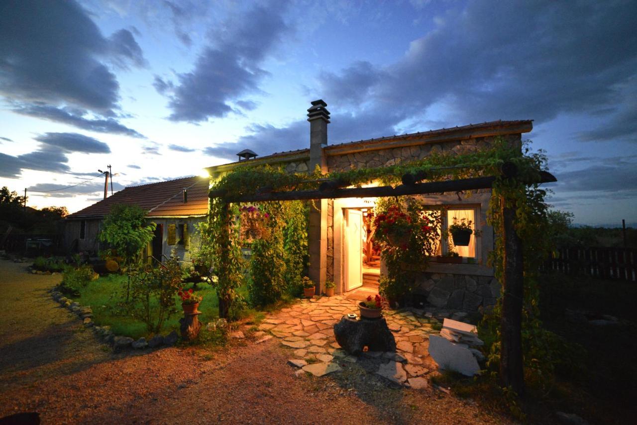 Villa Kuca Za Odmor Joko I Jeka à Bogatić Extérieur photo