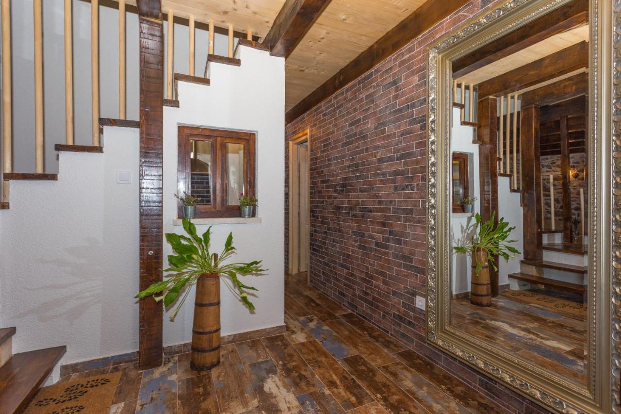 Villa Kuca Za Odmor Joko I Jeka à Bogatić Extérieur photo