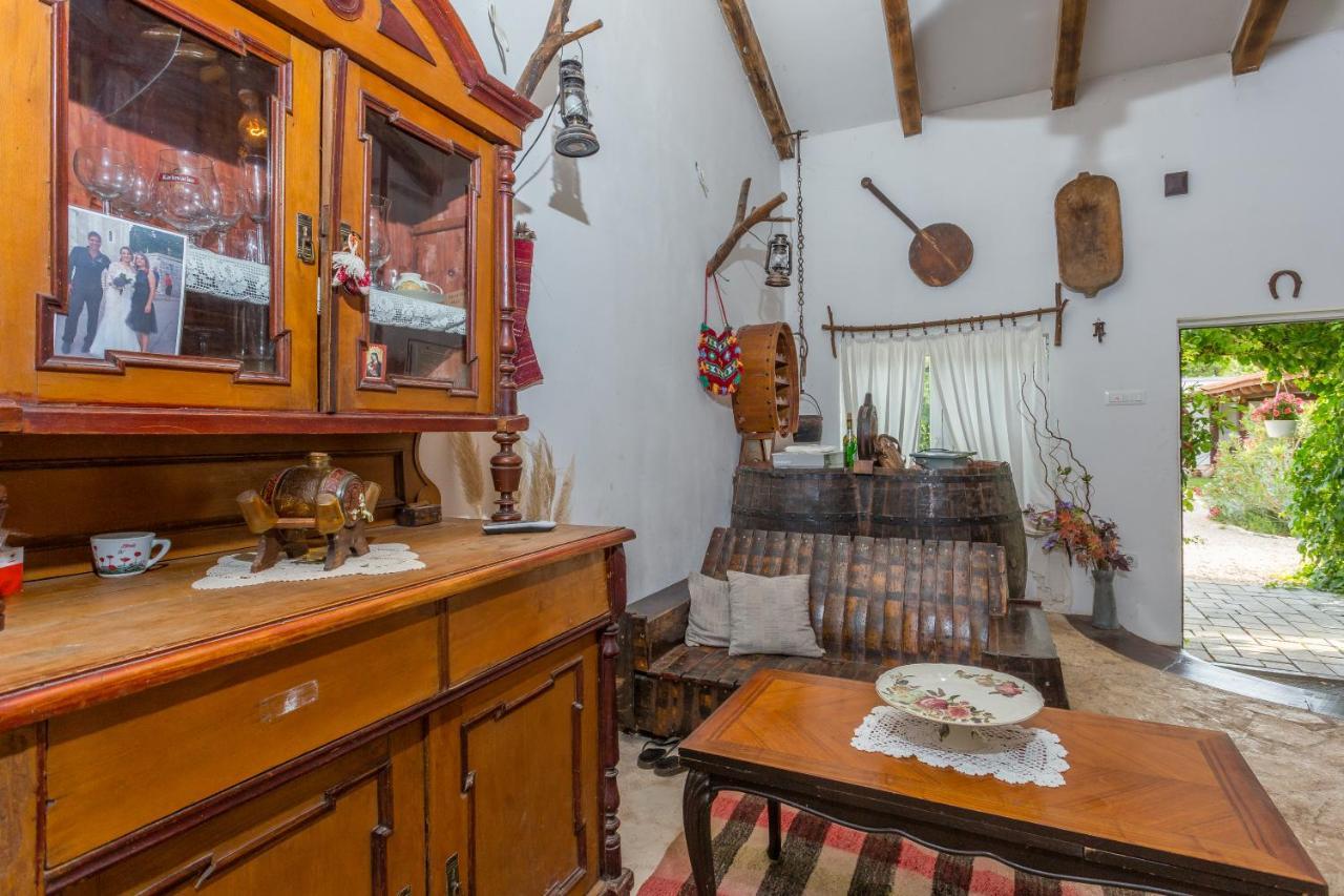 Villa Kuca Za Odmor Joko I Jeka à Bogatić Extérieur photo