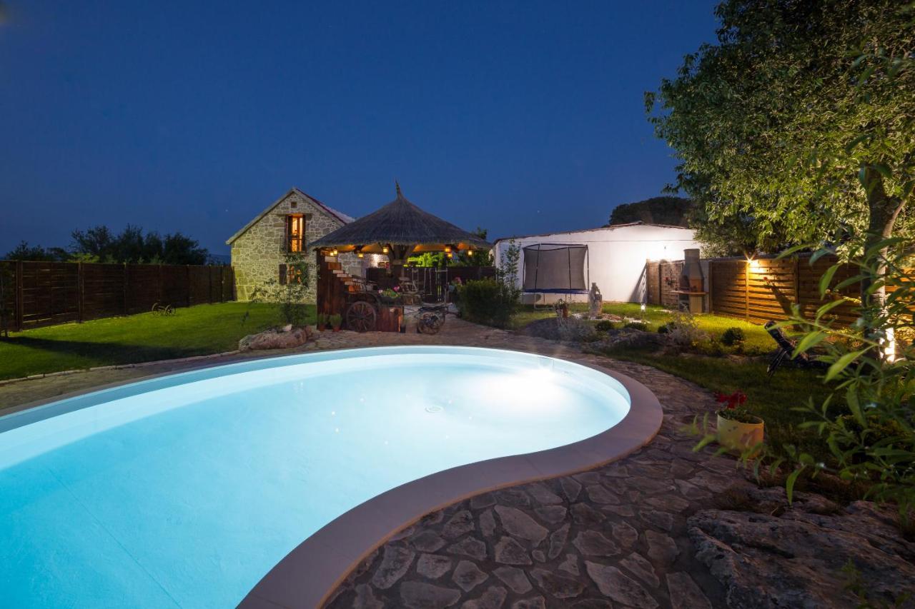 Villa Kuca Za Odmor Joko I Jeka à Bogatić Extérieur photo