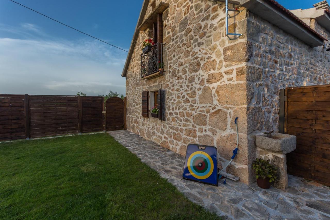 Villa Kuca Za Odmor Joko I Jeka à Bogatić Extérieur photo