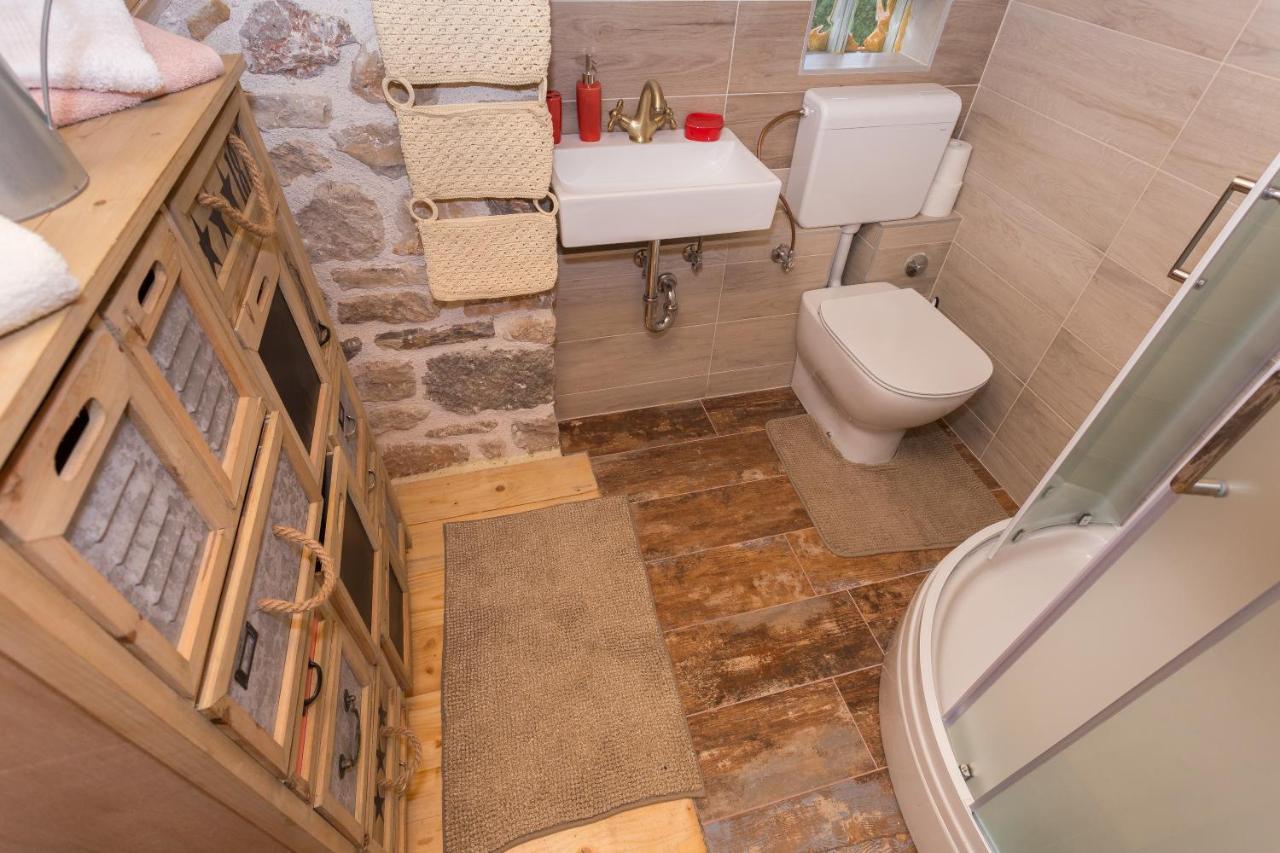 Villa Kuca Za Odmor Joko I Jeka à Bogatić Extérieur photo