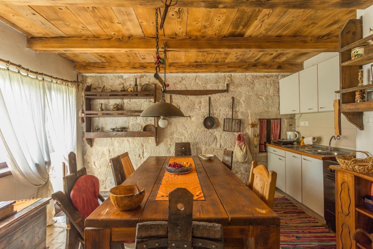 Villa Kuca Za Odmor Joko I Jeka à Bogatić Extérieur photo