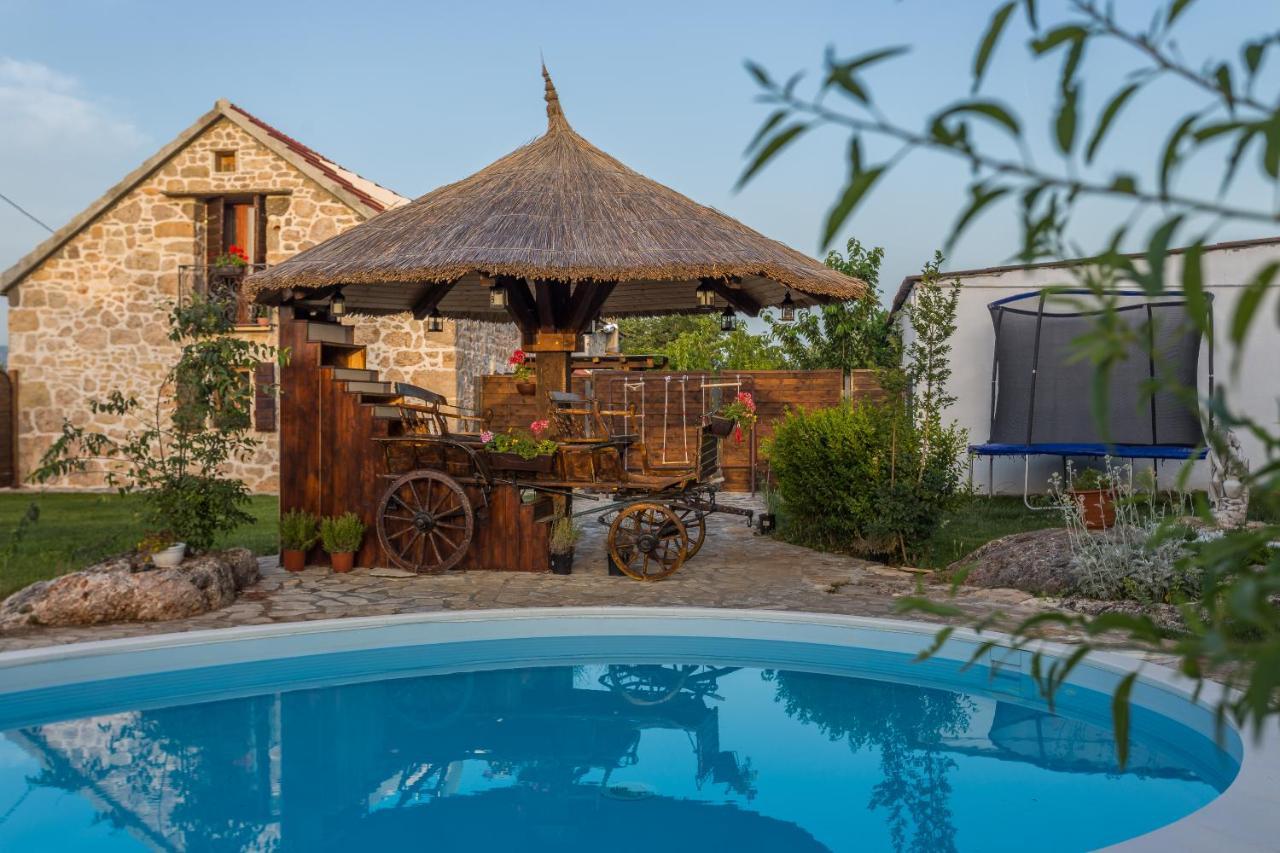 Villa Kuca Za Odmor Joko I Jeka à Bogatić Extérieur photo