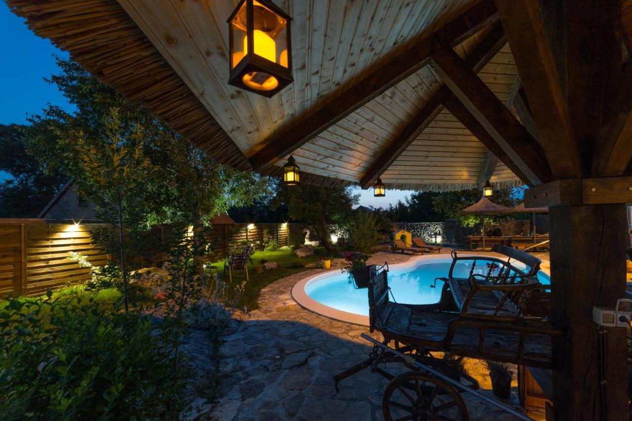 Villa Kuca Za Odmor Joko I Jeka à Bogatić Extérieur photo