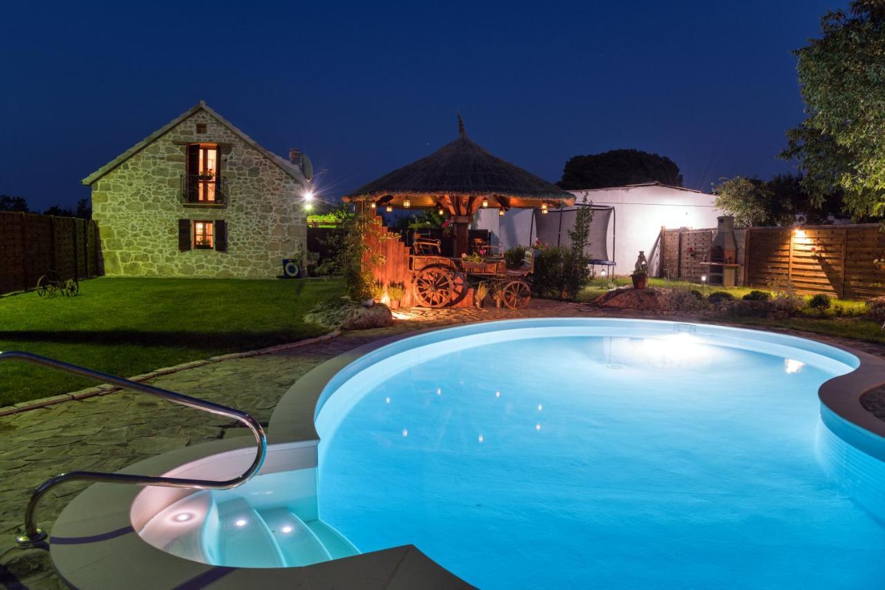 Villa Kuca Za Odmor Joko I Jeka à Bogatić Extérieur photo