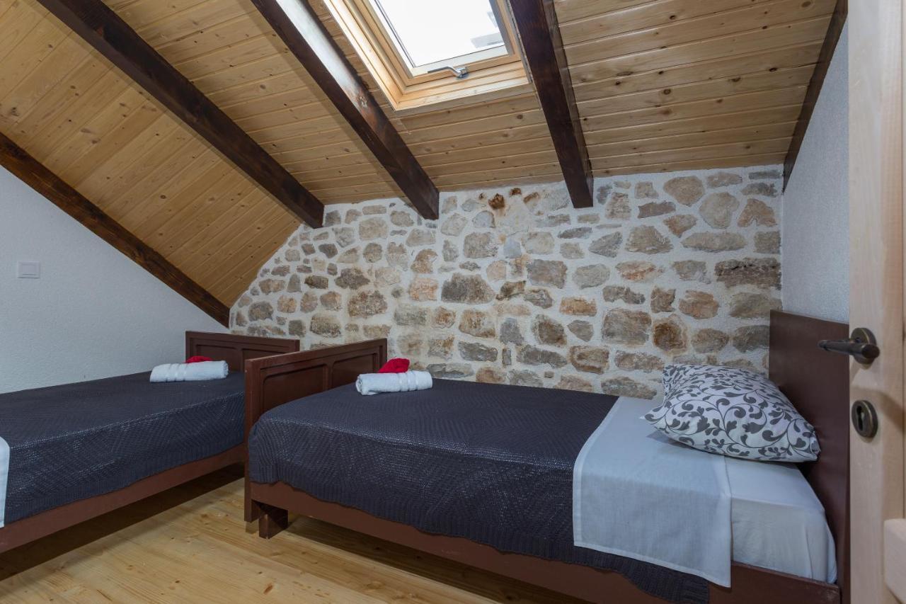 Villa Kuca Za Odmor Joko I Jeka à Bogatić Extérieur photo