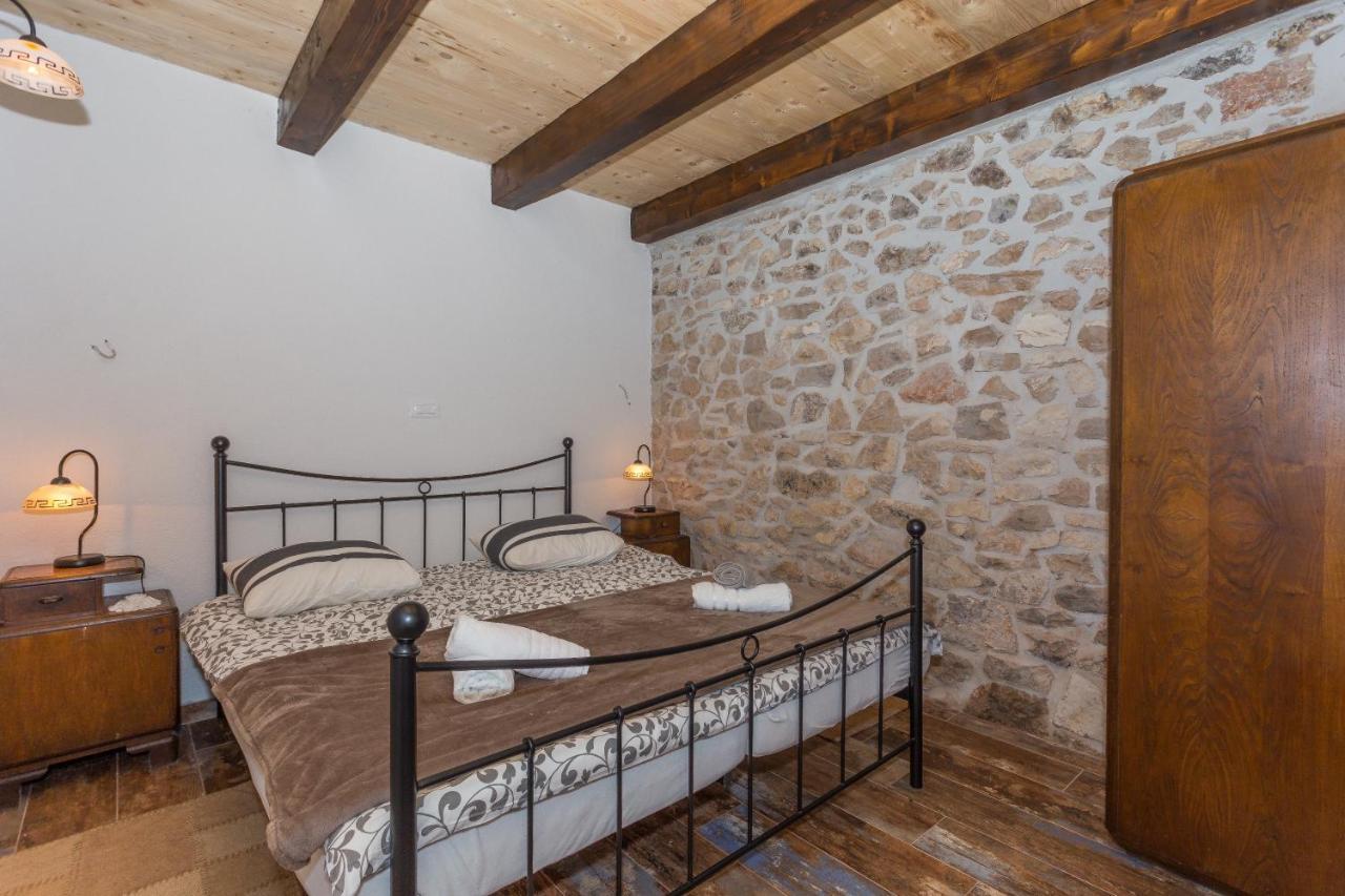 Villa Kuca Za Odmor Joko I Jeka à Bogatić Extérieur photo