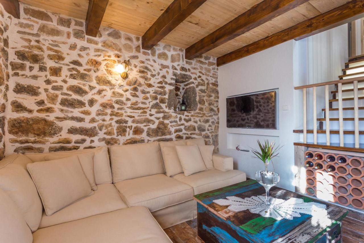 Villa Kuca Za Odmor Joko I Jeka à Bogatić Extérieur photo