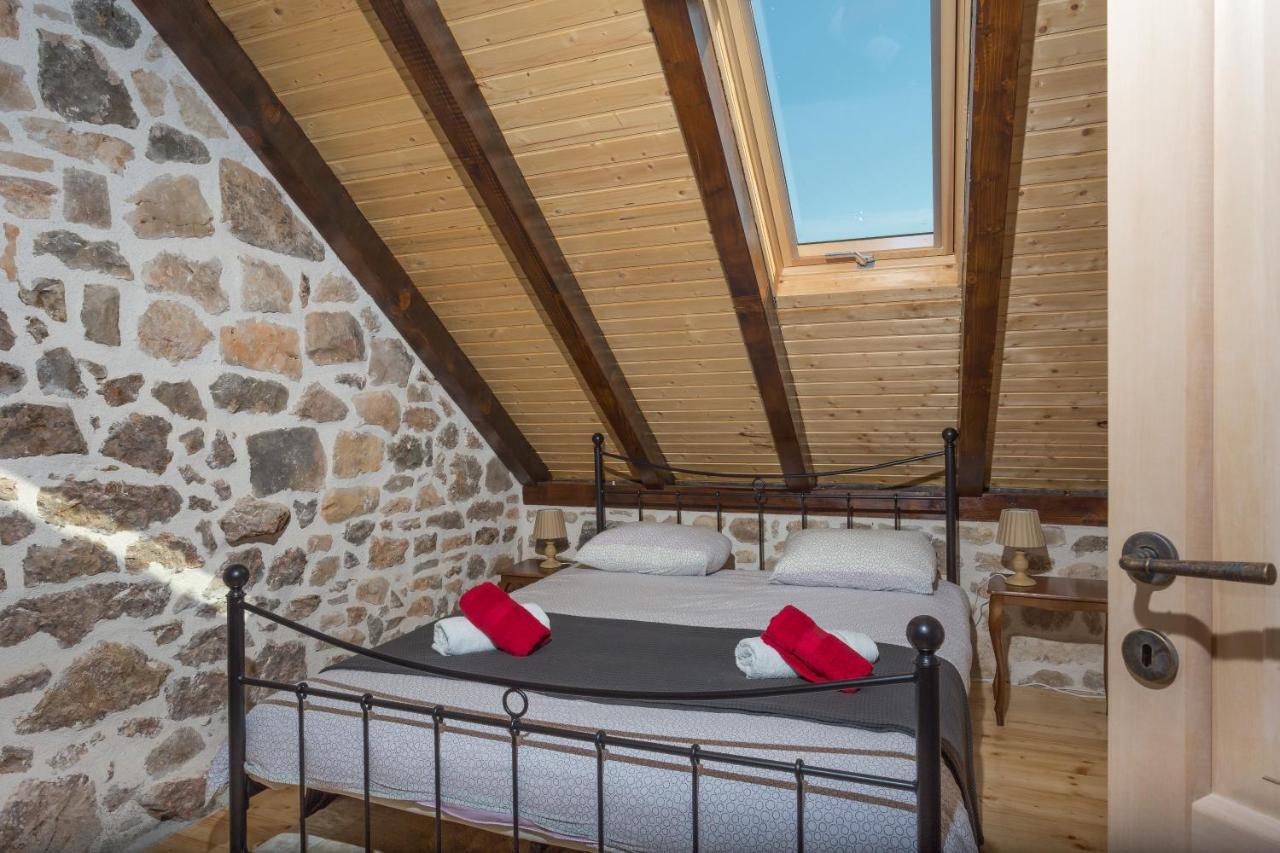 Villa Kuca Za Odmor Joko I Jeka à Bogatić Extérieur photo
