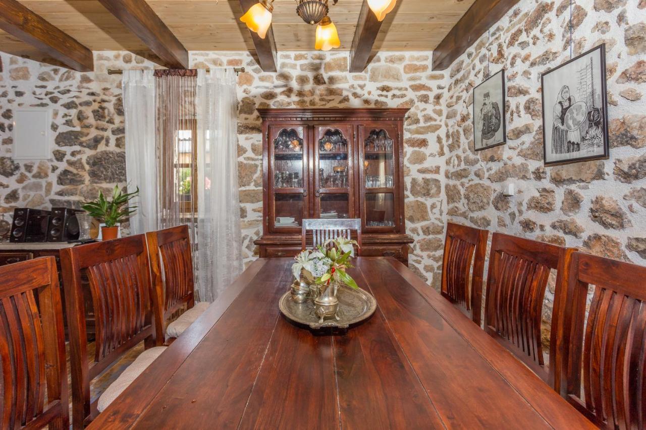 Villa Kuca Za Odmor Joko I Jeka à Bogatić Extérieur photo