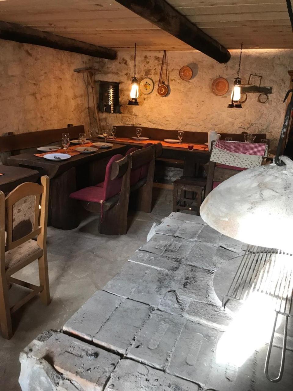 Villa Kuca Za Odmor Joko I Jeka à Bogatić Extérieur photo