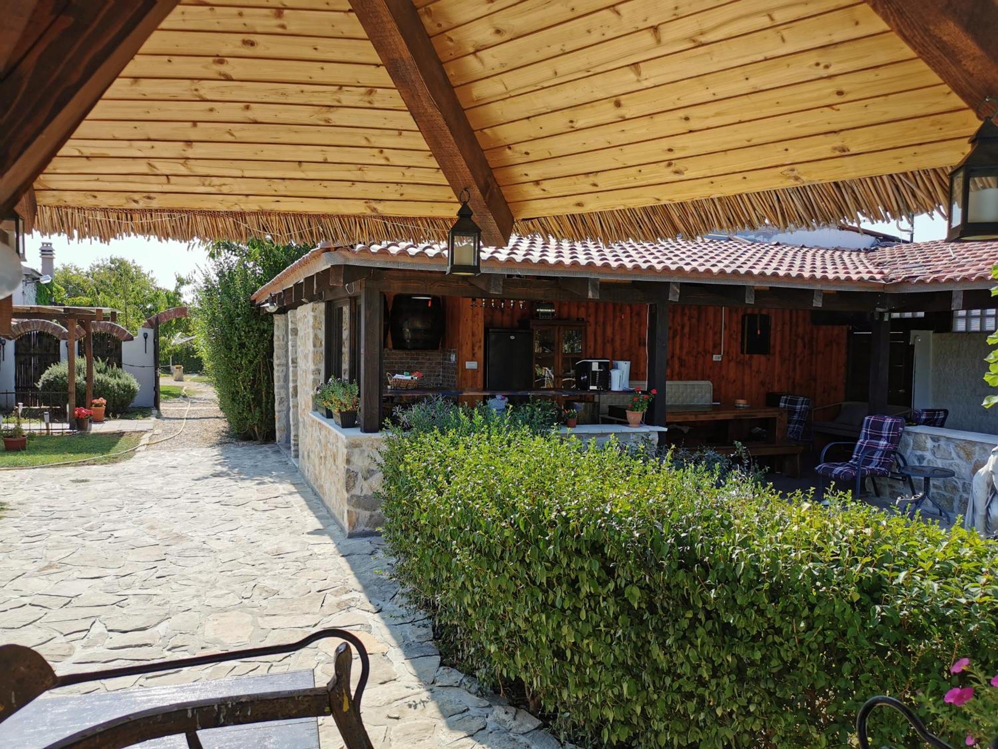 Villa Kuca Za Odmor Joko I Jeka à Bogatić Extérieur photo